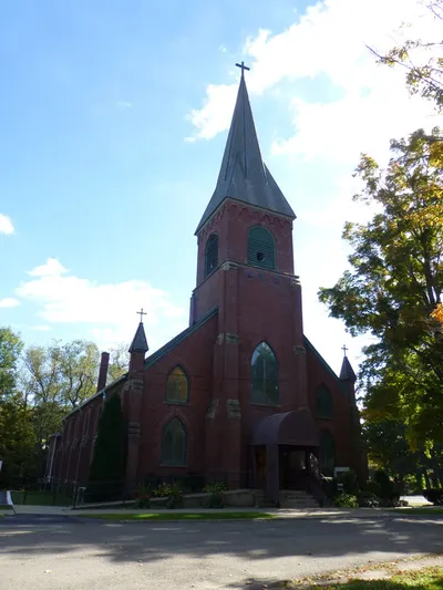 Front seen from an angle.