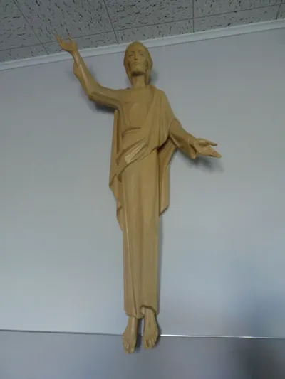 Risen Christ statue.