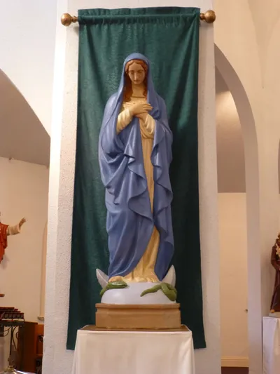 Statue of Our Lady.