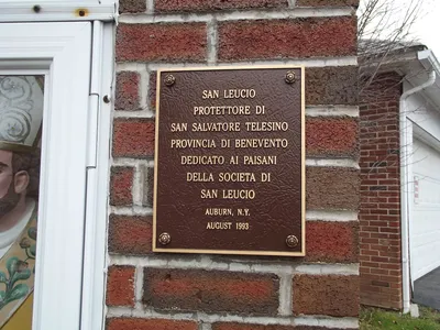 Plaque.