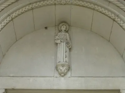 Statue of St. Francis above main entrance.