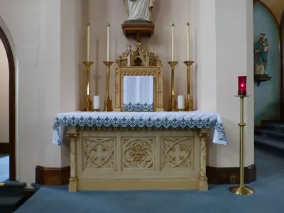 Left side altar with tabernacle.