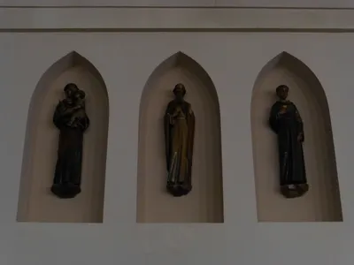 Statues along right side wall.