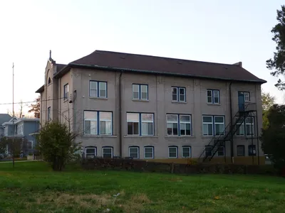 School seen from right.
