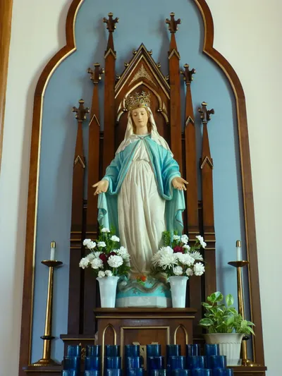 Statue of Our Lady.