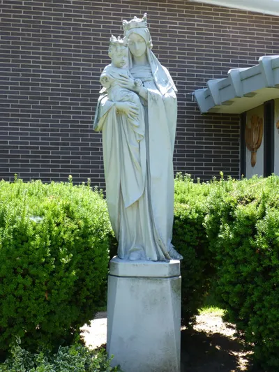 Statue of Our Lady of Victory.