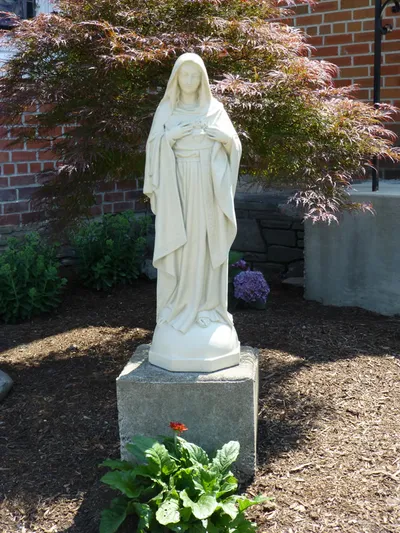 Immaculate heart of Mary statue.