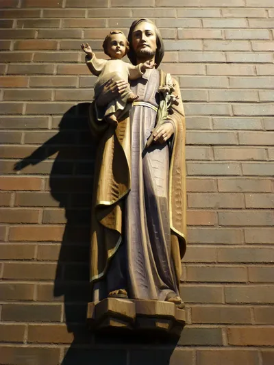 Statue of St. Joseph with Christ child.