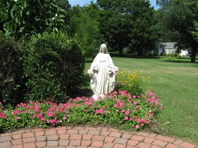 Statue of Our Lady.