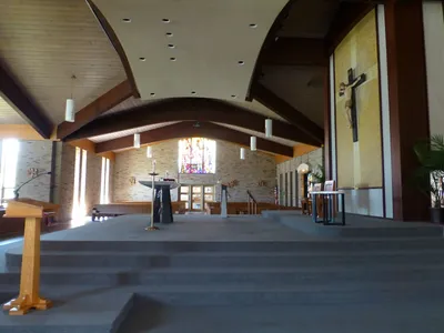 Sanctuary seen from the right.