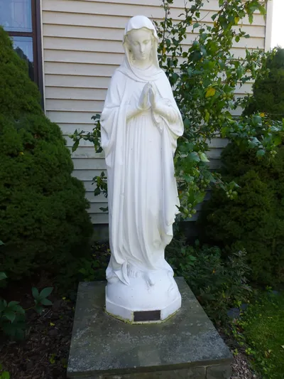 Statue of Our Lady.