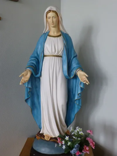 Statue of Our Lady.