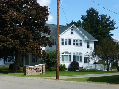 Vincent House behind the church. This building used to be the convent. Since 1997, it has been a home for the terminally ill.