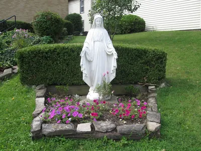 Statue of Our Lady.