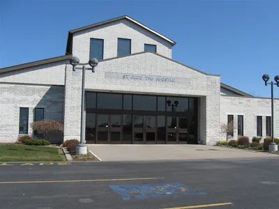 Zoom on main entrance.