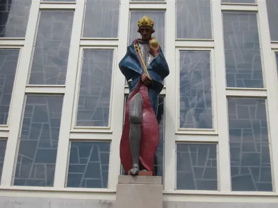 Statue of St. Louis.
