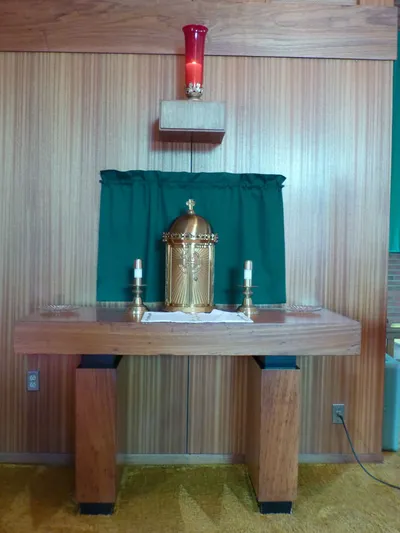 Side altar with tabernacle.