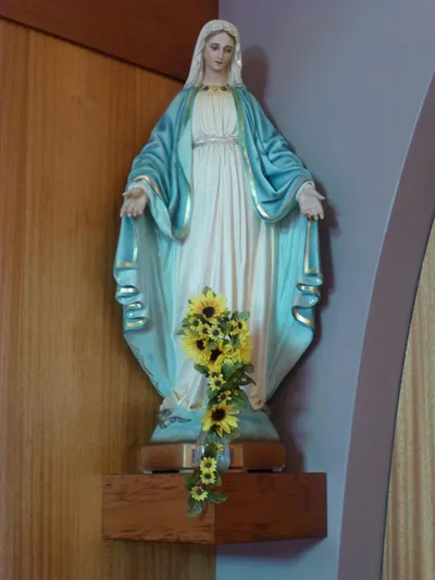 Statue of Our Lady.