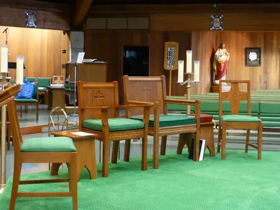 Celebrant and server seating.