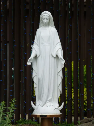 Statue of Our Lady.