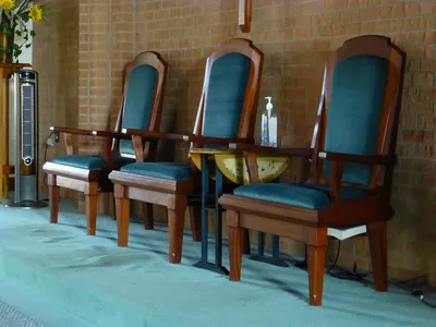 Celebrant and server seating.