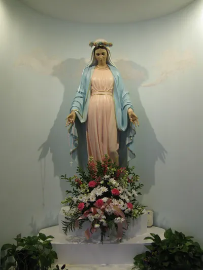 Statue of Our Lady.