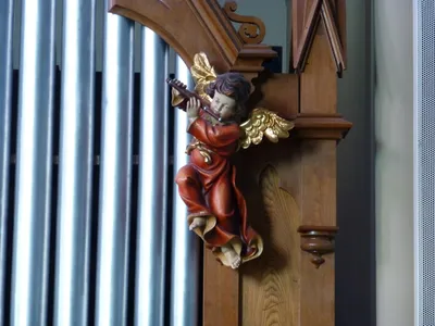 Angel statue on organ.