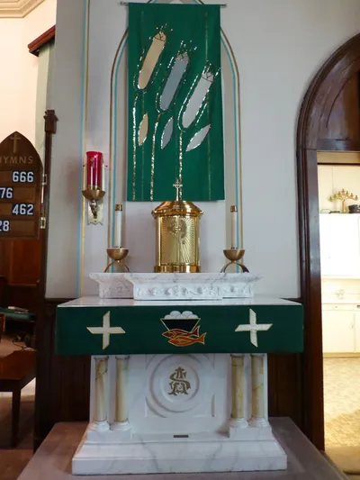 Side altar and tabernacle.