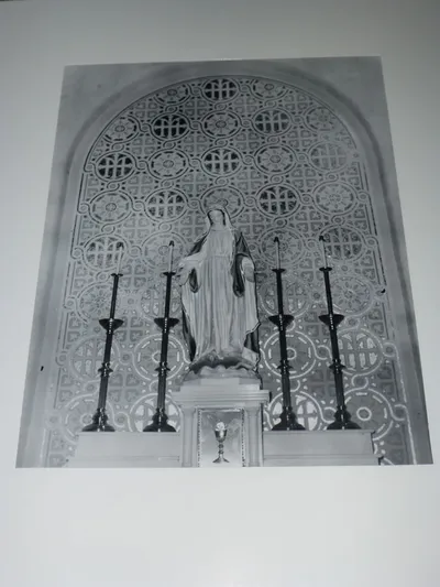 Photograph of side altar.
