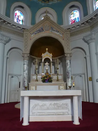Main altar, high altar, and baldacchino.