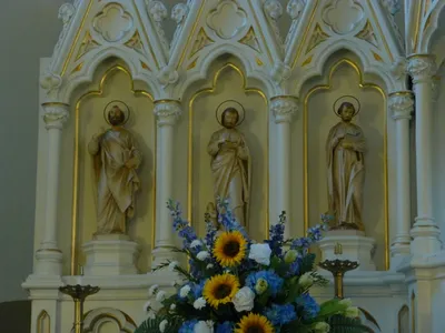 Statues in the reredo.