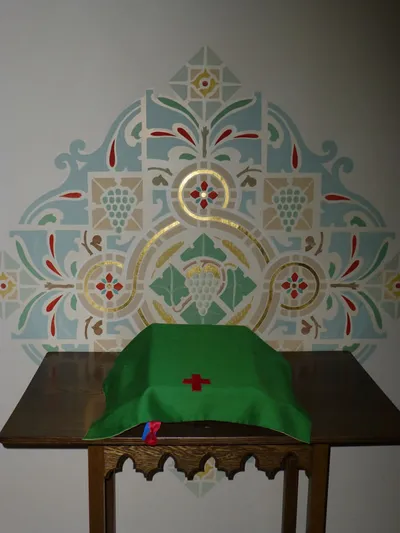 Credence table and design.