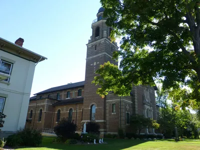 View of front left corner.