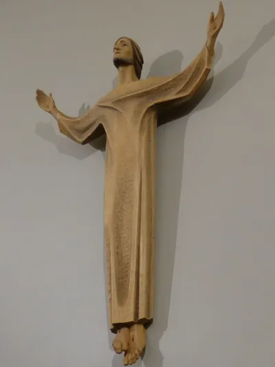 Risen Christ statue.