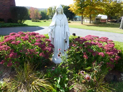 Statue of Our Lady.