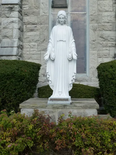 Statue of Our Lady.