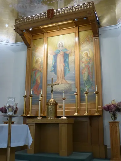 Tabernacle platform and reredo.