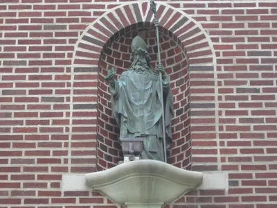 Statue of St. Patrick above entrance.