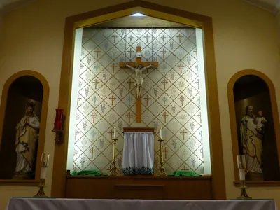 Reredo and tabernacle.