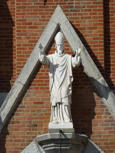 Statue of St. Patrick above main entrance.