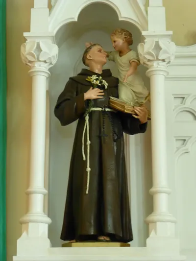 St. Anthony statue in reredo.