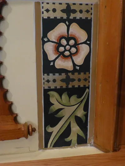 Pattern along the walls.