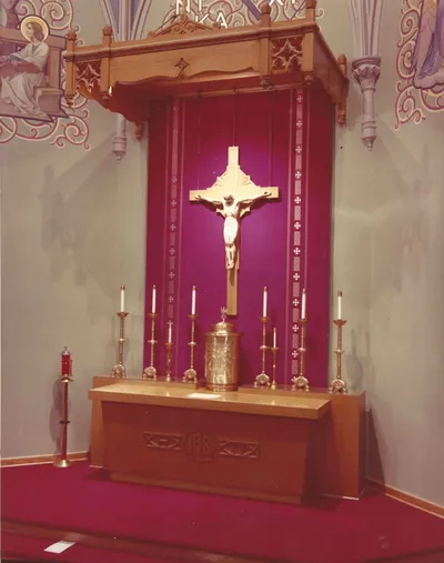 High altar, post-1958 renovation.