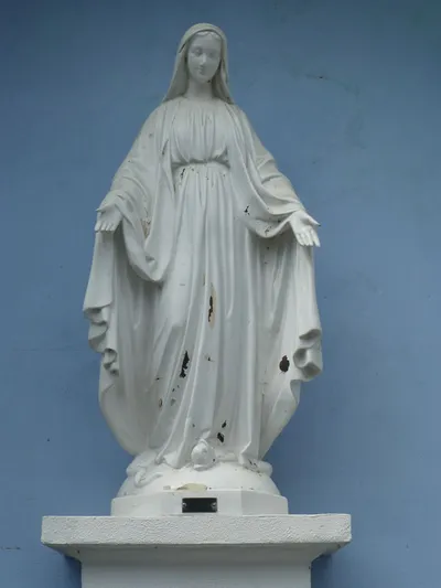 Statue of Our Lady.