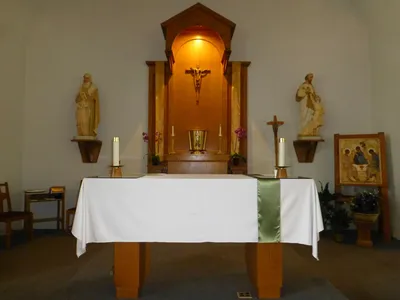 Altar, tabernacle, reredo.