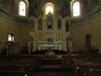 Sanctuary with portable altar for Ordinary Form Masses.