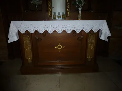 Side altar.