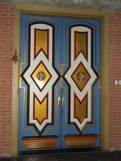 Large wooden entrance.